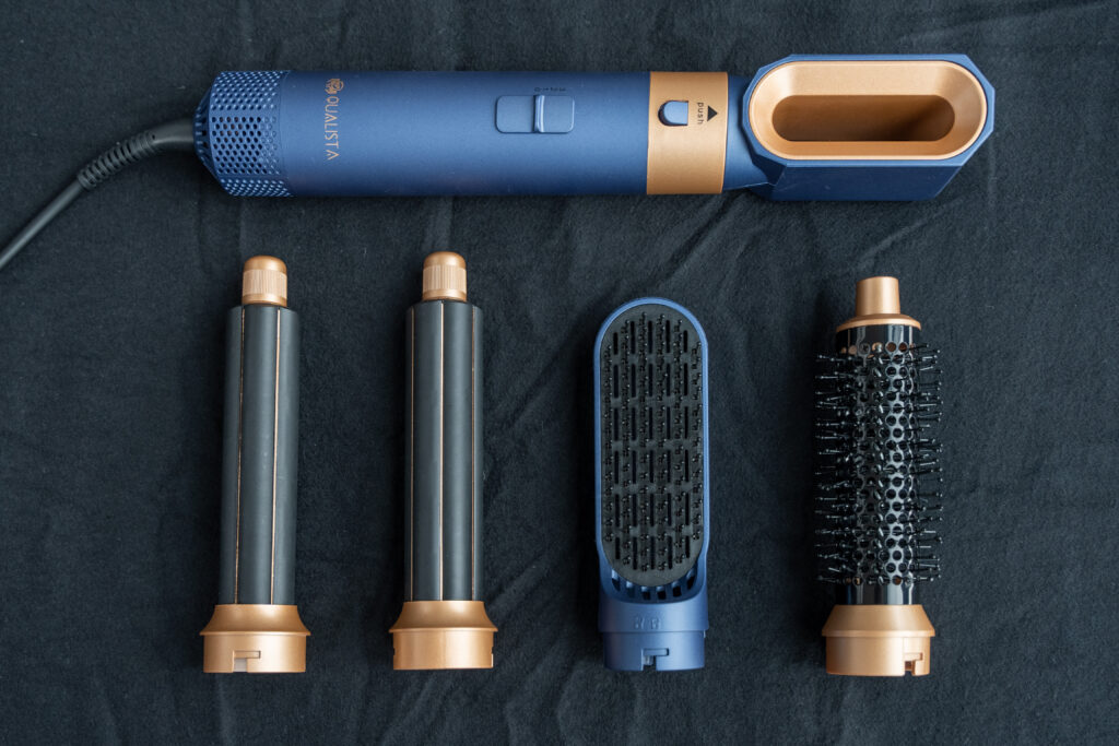 Blauer Qualista Multistyler mit fünf Aufsätzen